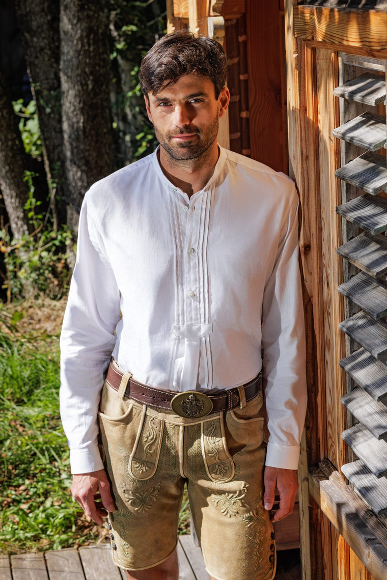 Was ist eine Pfoad? Das traditionelle Stehkragenhemd