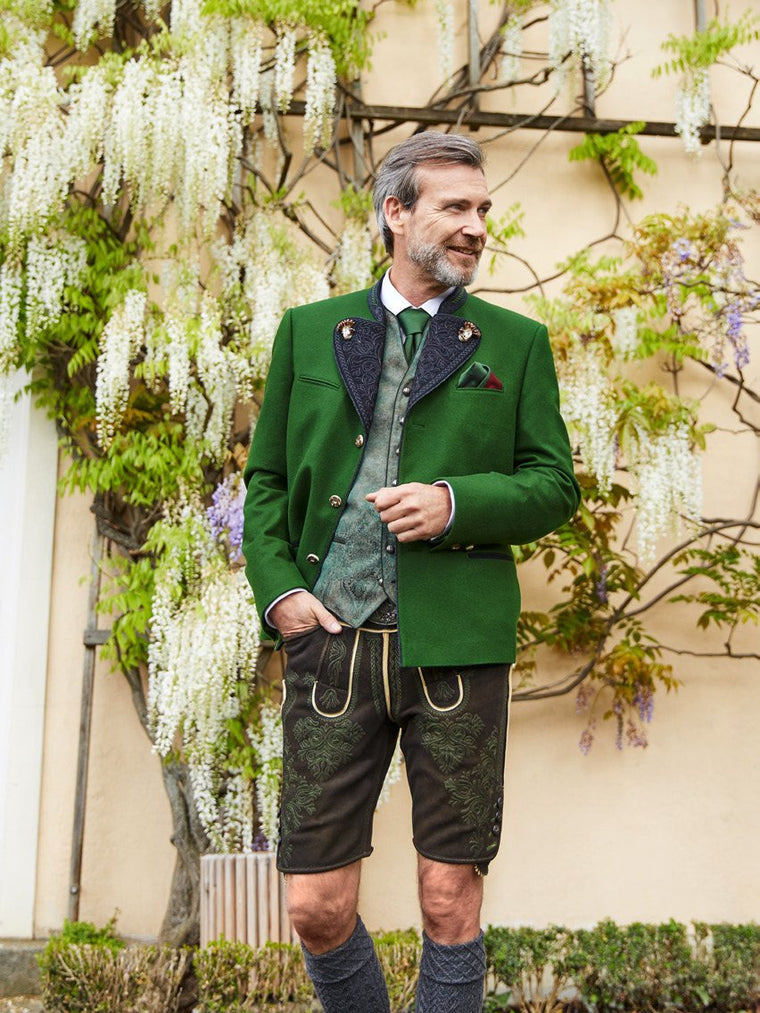 Festliche Editions-Joppe aus Loden mit Lederhosen-Stickerei und Lederhose aus der Gössl Edition