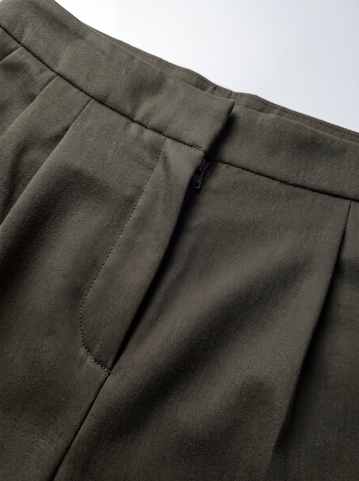 Moderne Hose aus Wollsatin - Bild 3