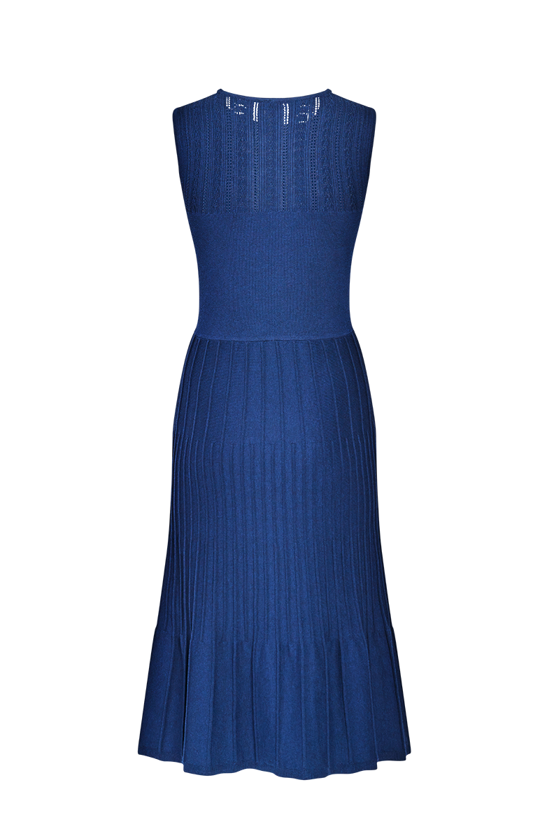 Tailliertes Kleid mit kunstvollen Strickmustern - Bild 2