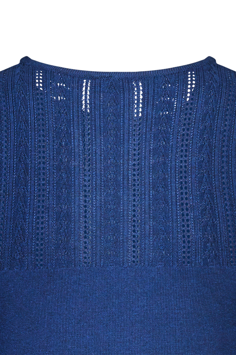 Tailliertes Kleid mit kunstvollen Strickmustern - Bild 5