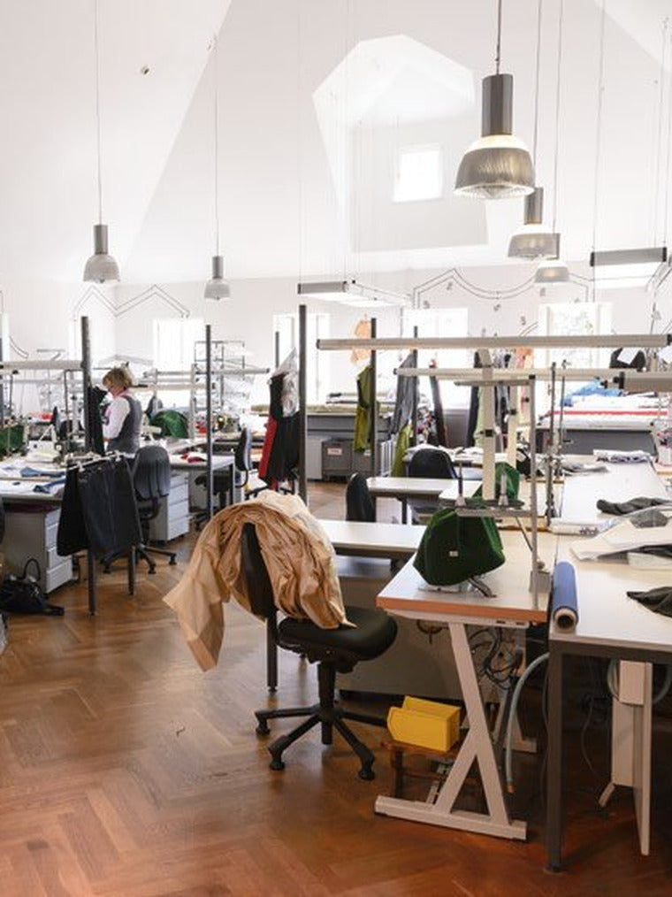 Die Modellschneiderei im Gwandhaus Salzburg: Nähplätze der Gössl Schneiderei