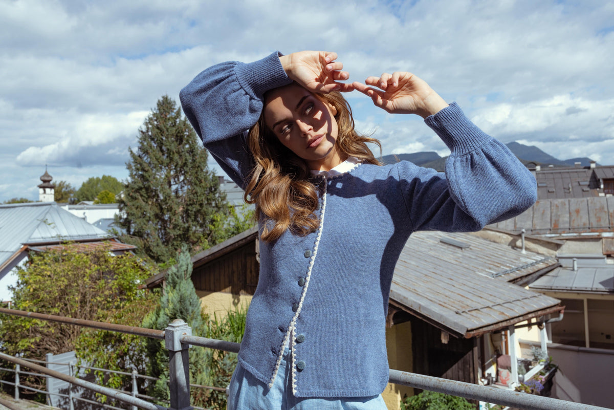 Gössl SS26 Lookbook — Strickjacke mit Glockenärmel